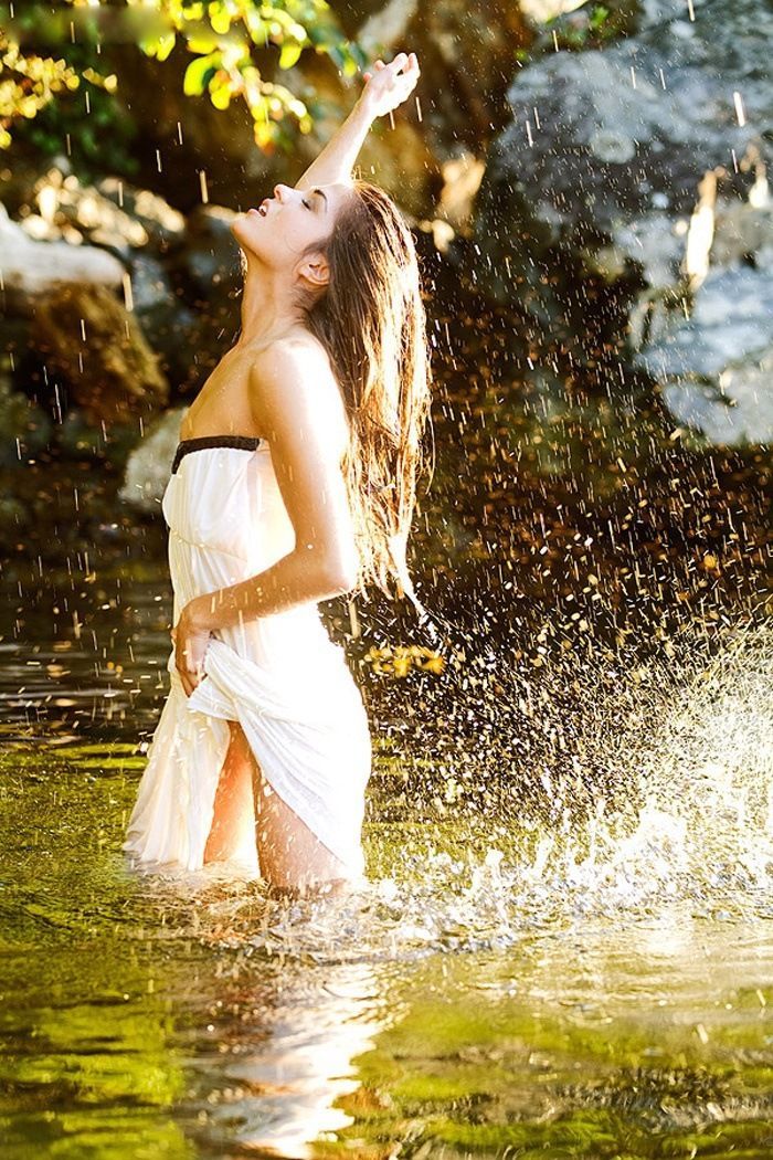 Marie Avgeropoulos in Londrina