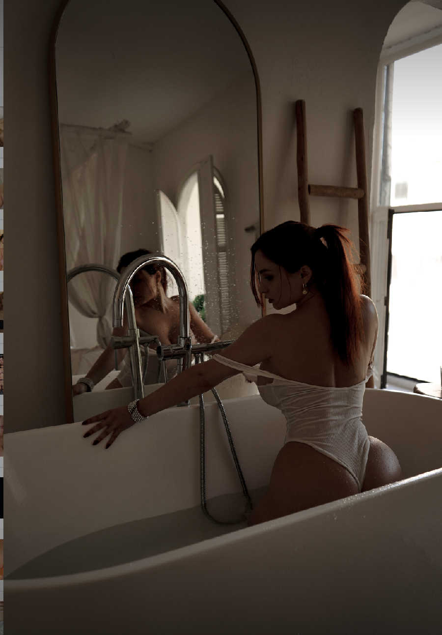 A playful frame from Miranda Faith nude — online in Londrina