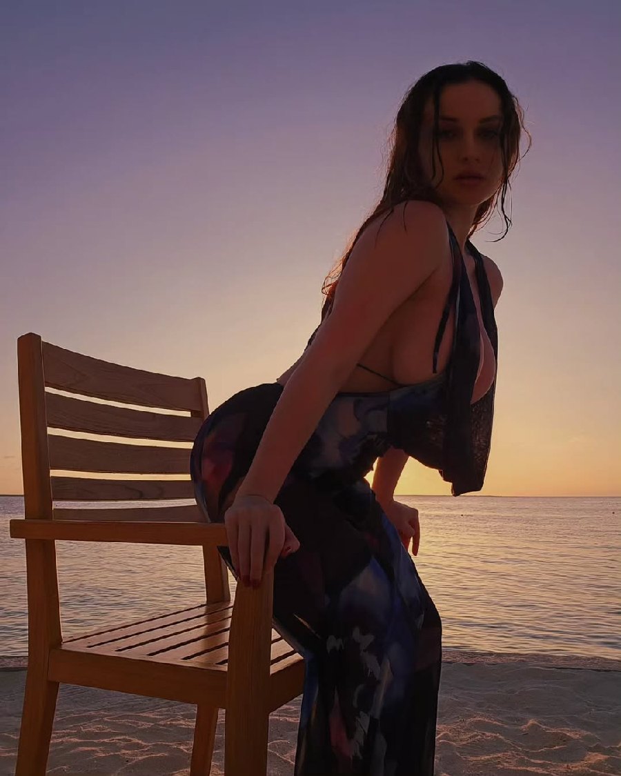 Sexy girl Miranda Faith nude in Londrina