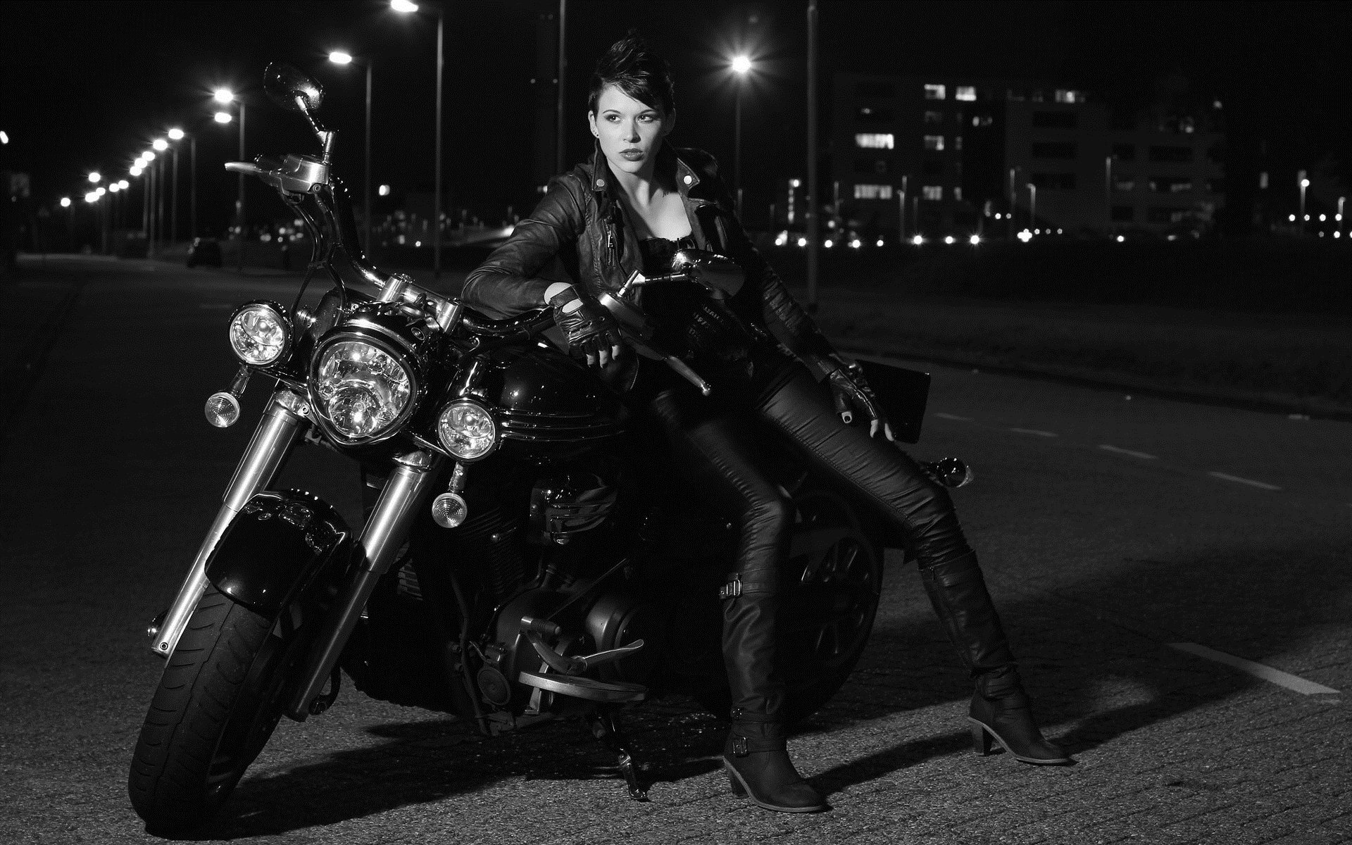 Photo Beautiful girls and motorcycles in Londrina