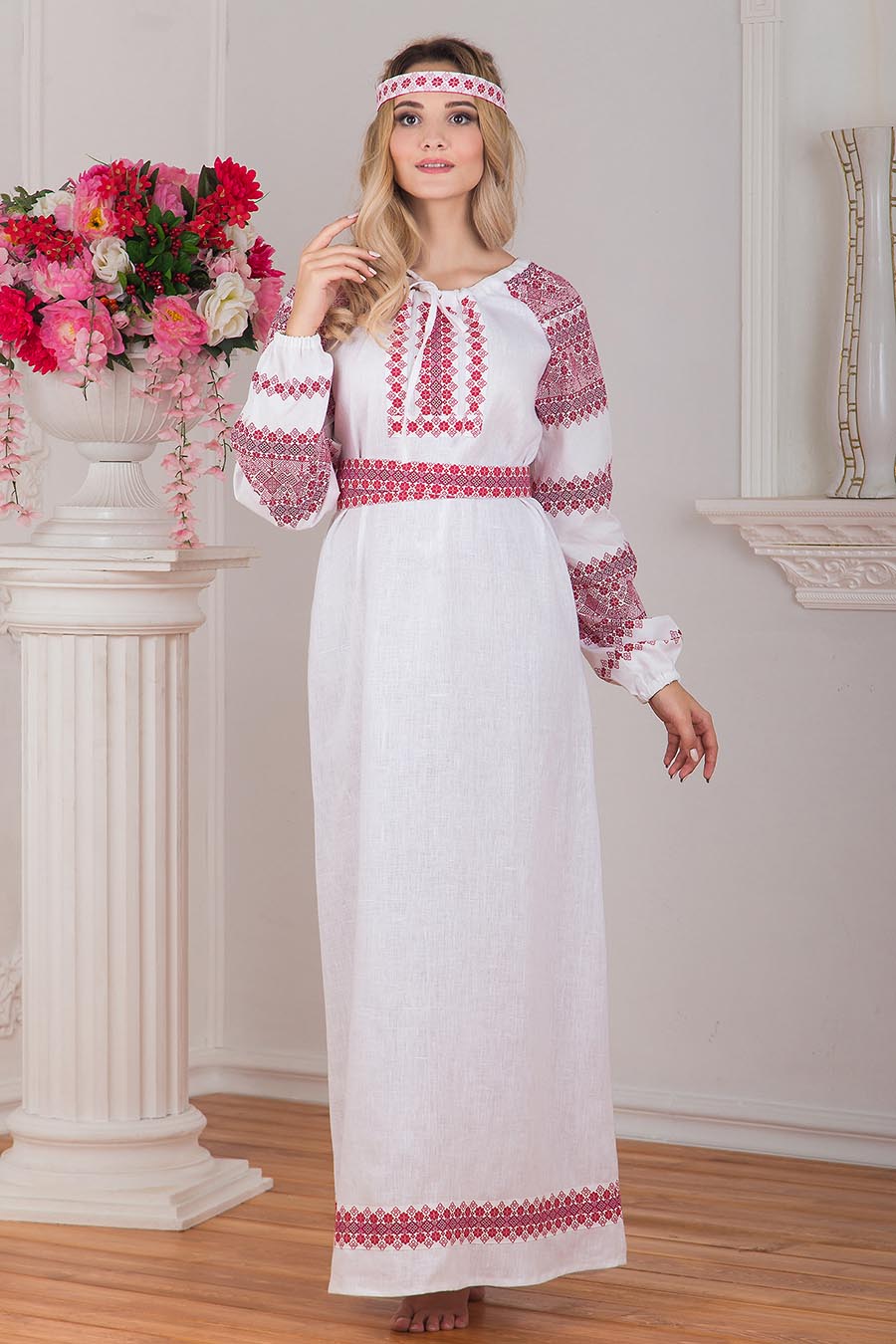 Women in Slavic costumes in Londrina