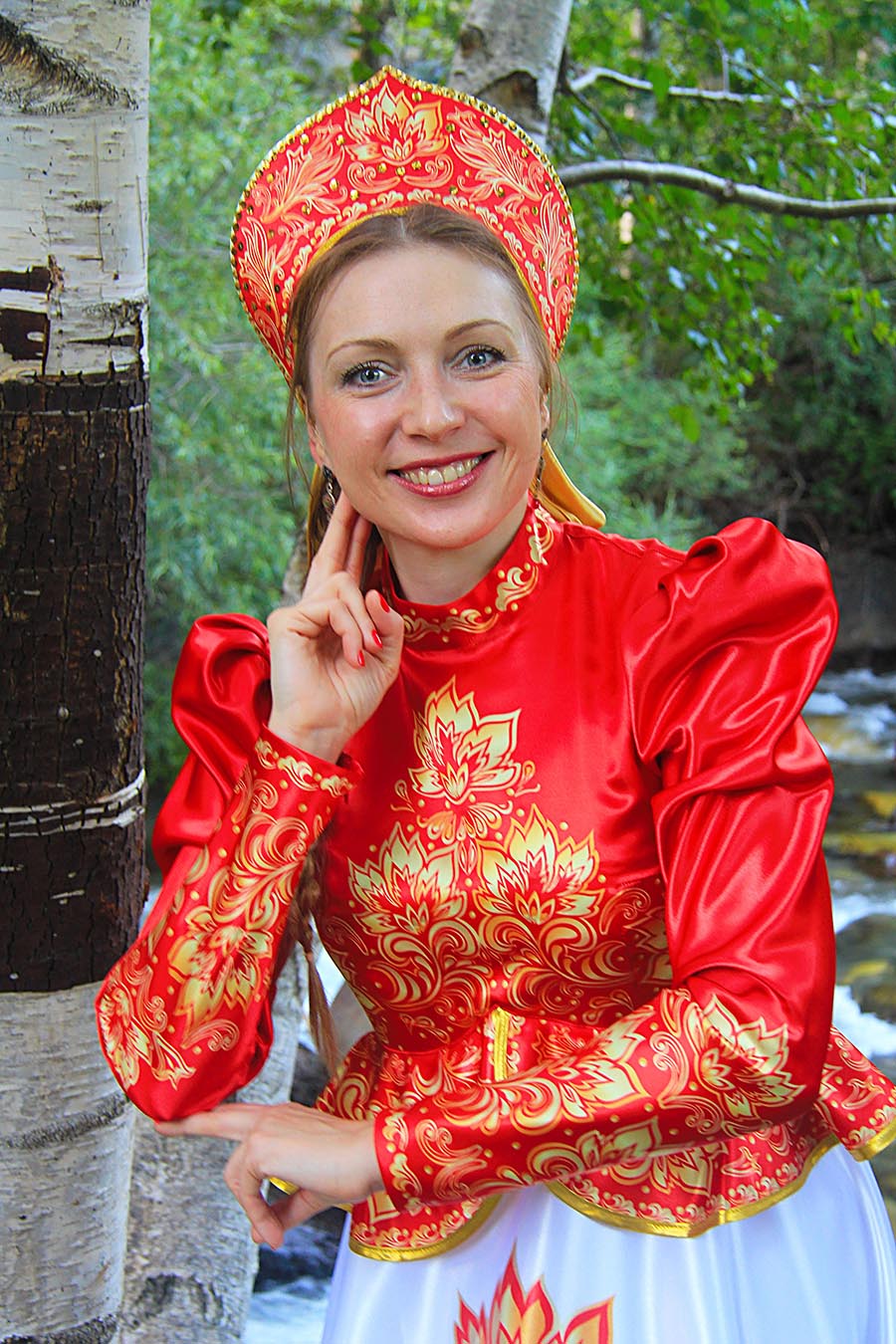 Women in Slavic costumes in Londrina