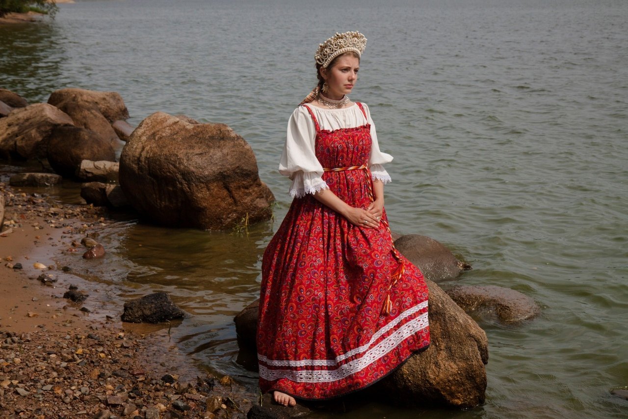 Women in Slavic costumes in Londrina