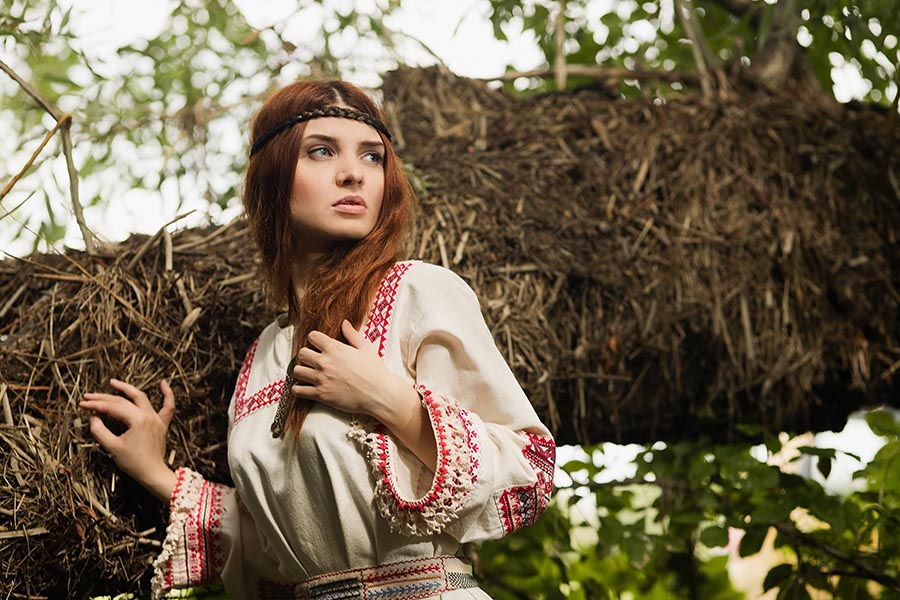 Women in Slavic costumes in Londrina