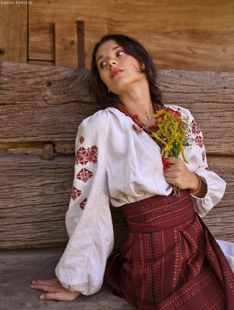 Girls in Slavic costumes in Londrina